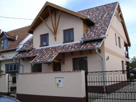 Hajdúszoboszló Mediterran Apartman Es Vendeghaz מראה חיצוני תמונה