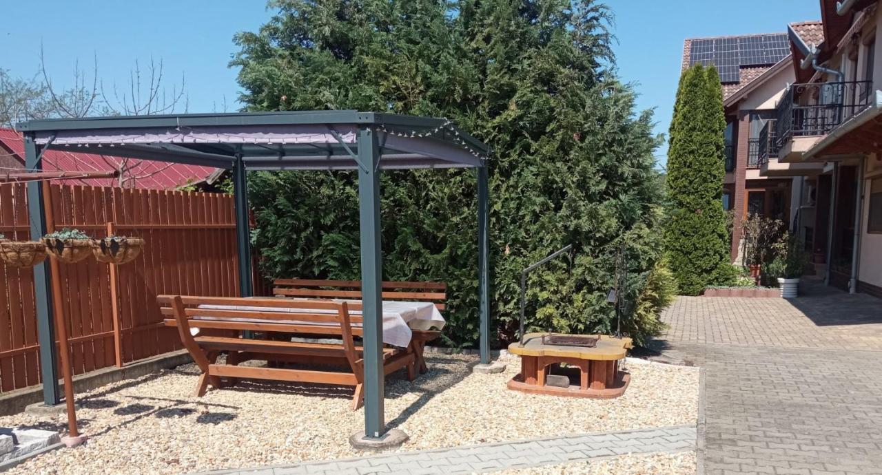 Hajdúszoboszló Mediterran Apartman Es Vendeghaz מראה חיצוני תמונה